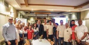 Alberto-Rodriguez-Mella-junto-a-personalidades-y-atletas-Foto-Inefi