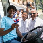 Gobierno RD entrega autobús a fundación de Marileidy Paulino