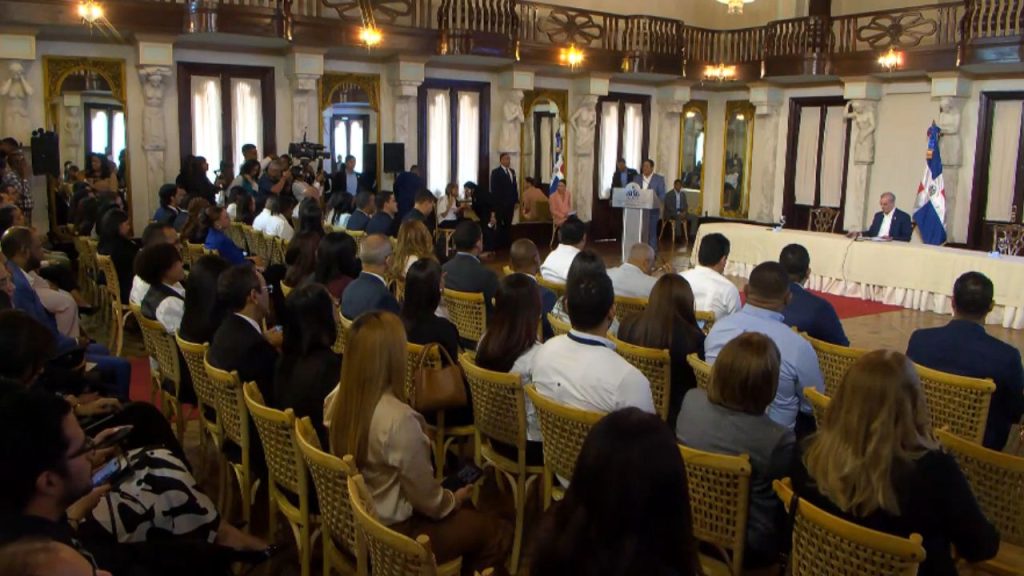 gobierno-pone-en-marcha-eficompras-para-agilizar-compras-estatales-20260818-190029-882N