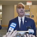 “Entréguense, si no les irá peor”, proclama Abinader en NY
