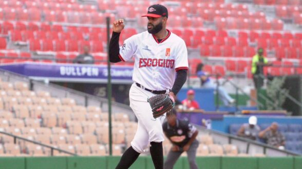 leones-del-escogido-blanquean-2-0-a-los-toros-con-hit-decisivo-de-jonathan-guzma-20261025-121404-Pemt-588x330